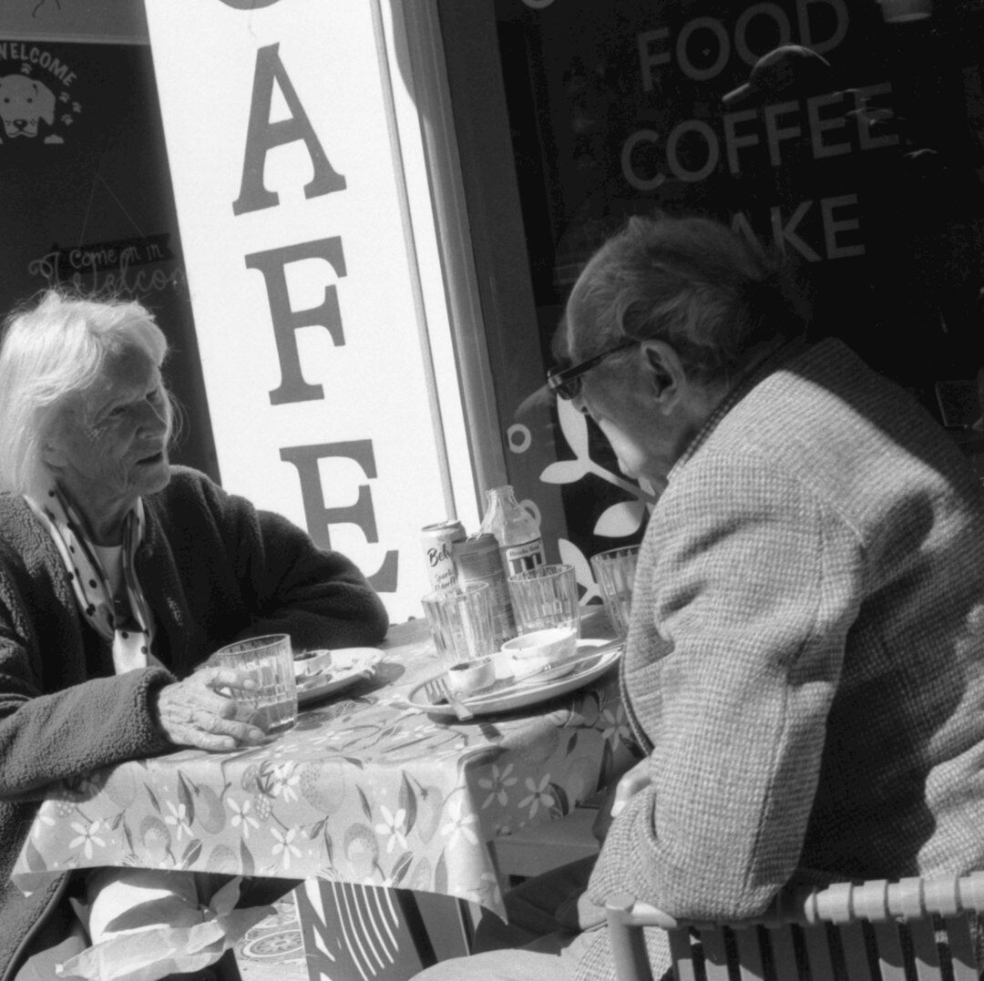 man sharing story in cafe